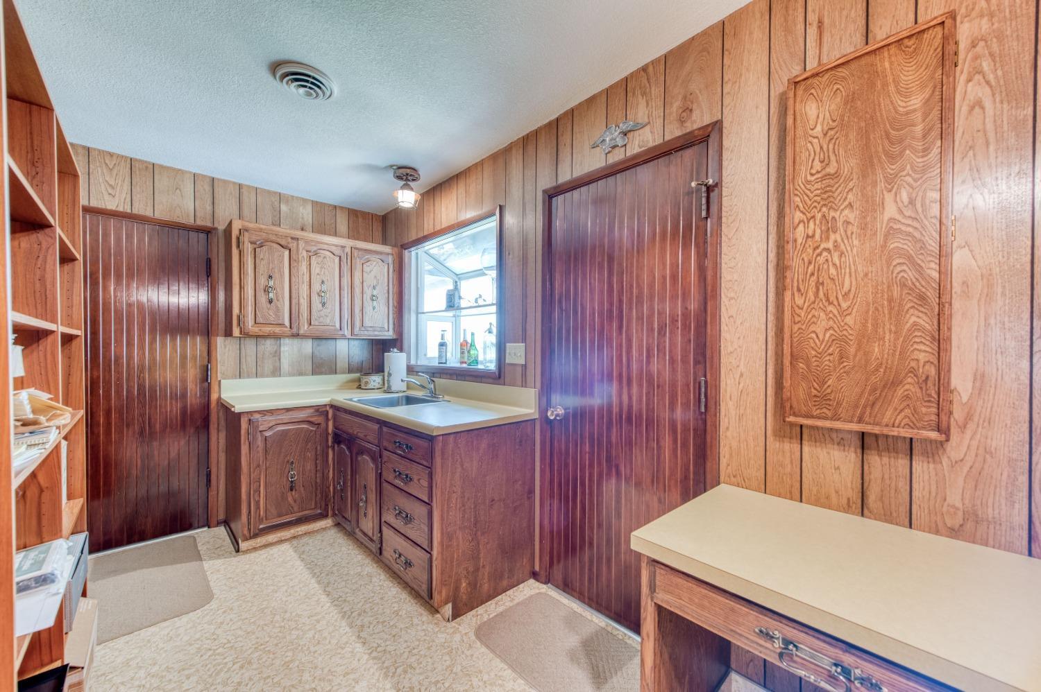 Kerman, California, 93630, United States, 5 Bedrooms Bedrooms, ,3 BathroomsBathrooms,Residential,For Sale,1928392