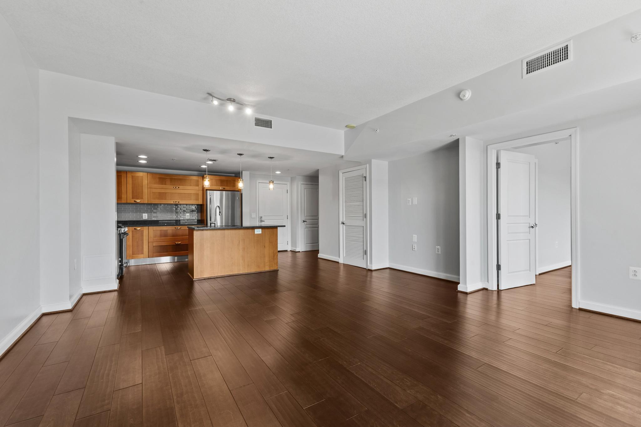  2451 Midtown Avenue, Alexandria, VA, 22303 - 物件實景