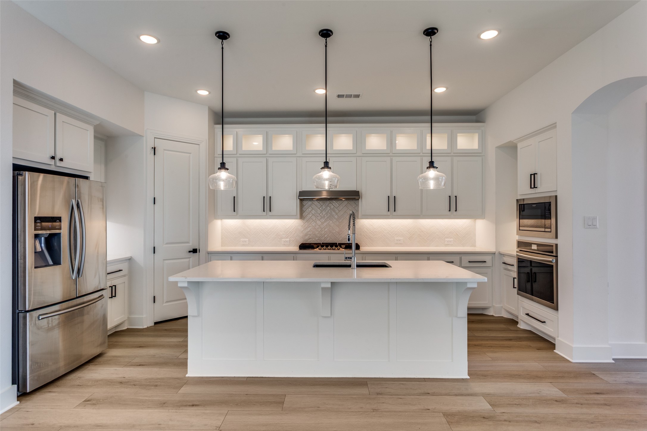 Mansfield, Texas, 76063, United States, 4 Bedrooms Bedrooms, ,4 BathroomsBathrooms,Residential,For Sale,1954630