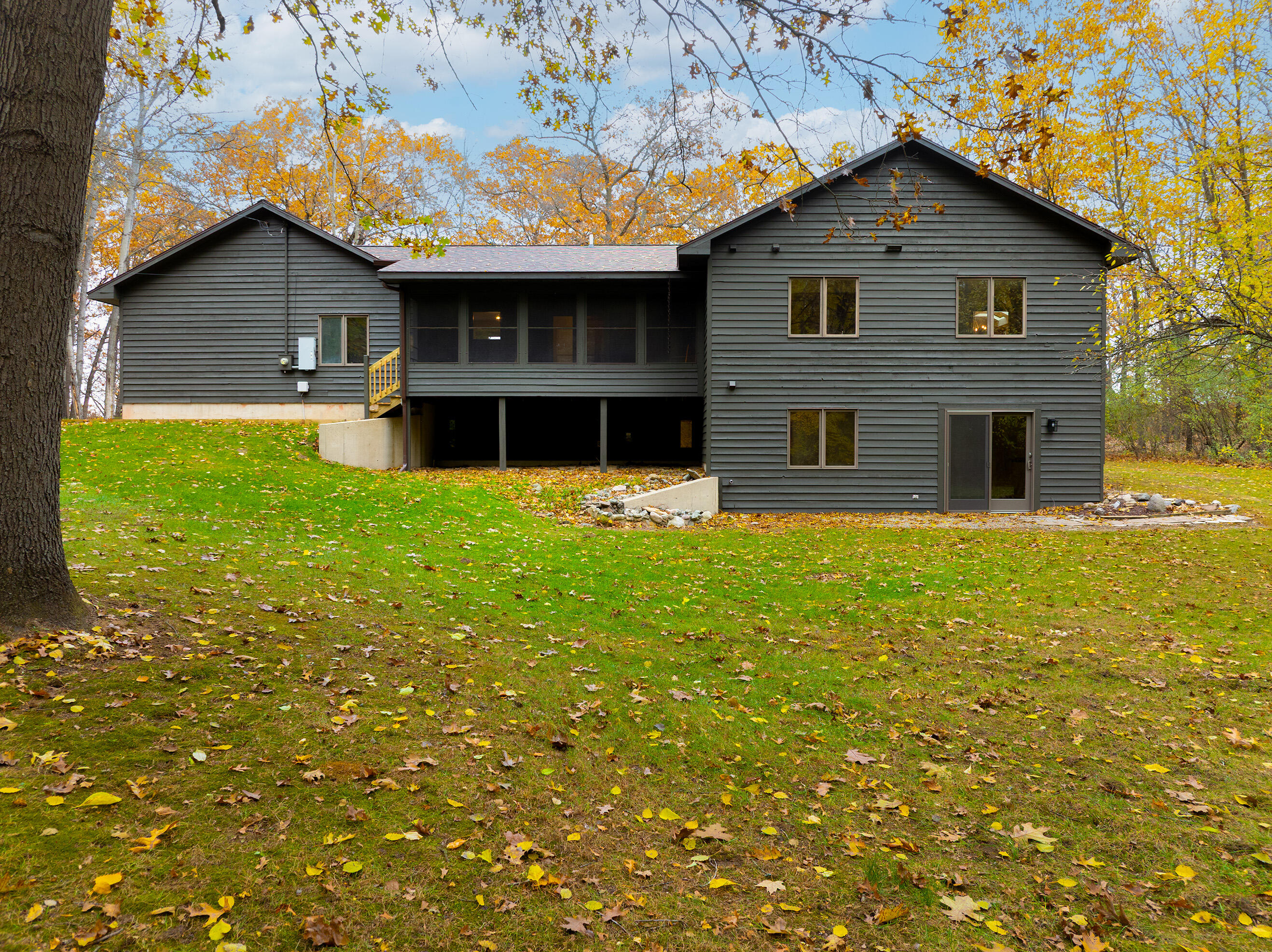 Lowell, Michigan, 49331, United States, 2 Bedrooms Bedrooms, ,2 BathroomsBathrooms,Residential,For Sale,1987591