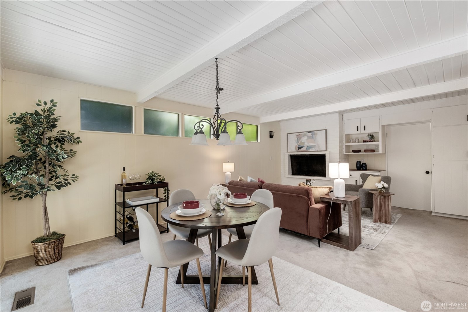 Kirkland, Washington, 98033, United States, 3 Bedrooms Bedrooms, ,2 BathroomsBathrooms,Residential,For Sale,1904417