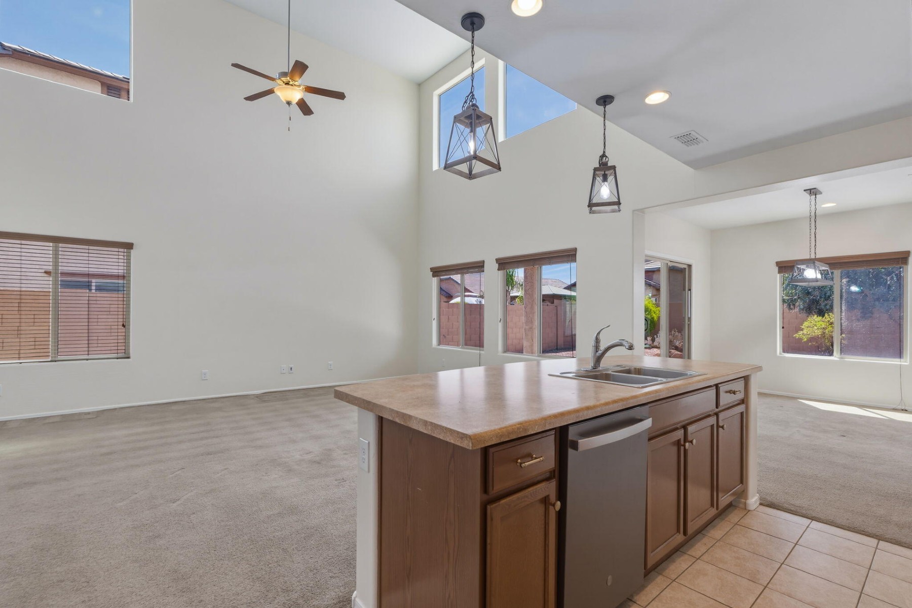  17543 W Buckhorn Trail  Surprise, AZ - 物件實景