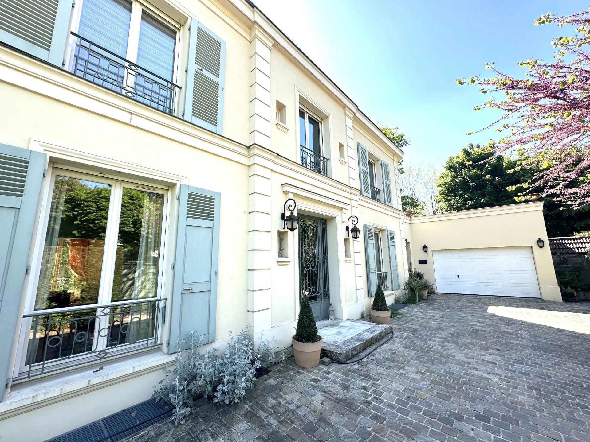 Le Vésinet, Île-de-France, 78110, FR, 5 Bedrooms Bedrooms, ,Residential,For Sale,1994336