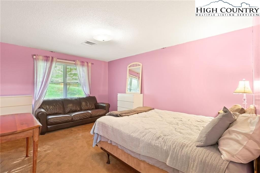 Boone, North Carolina, 28607, United States, 3 Bedrooms Bedrooms, ,3 BathroomsBathrooms,Residential,For Sale,1974866