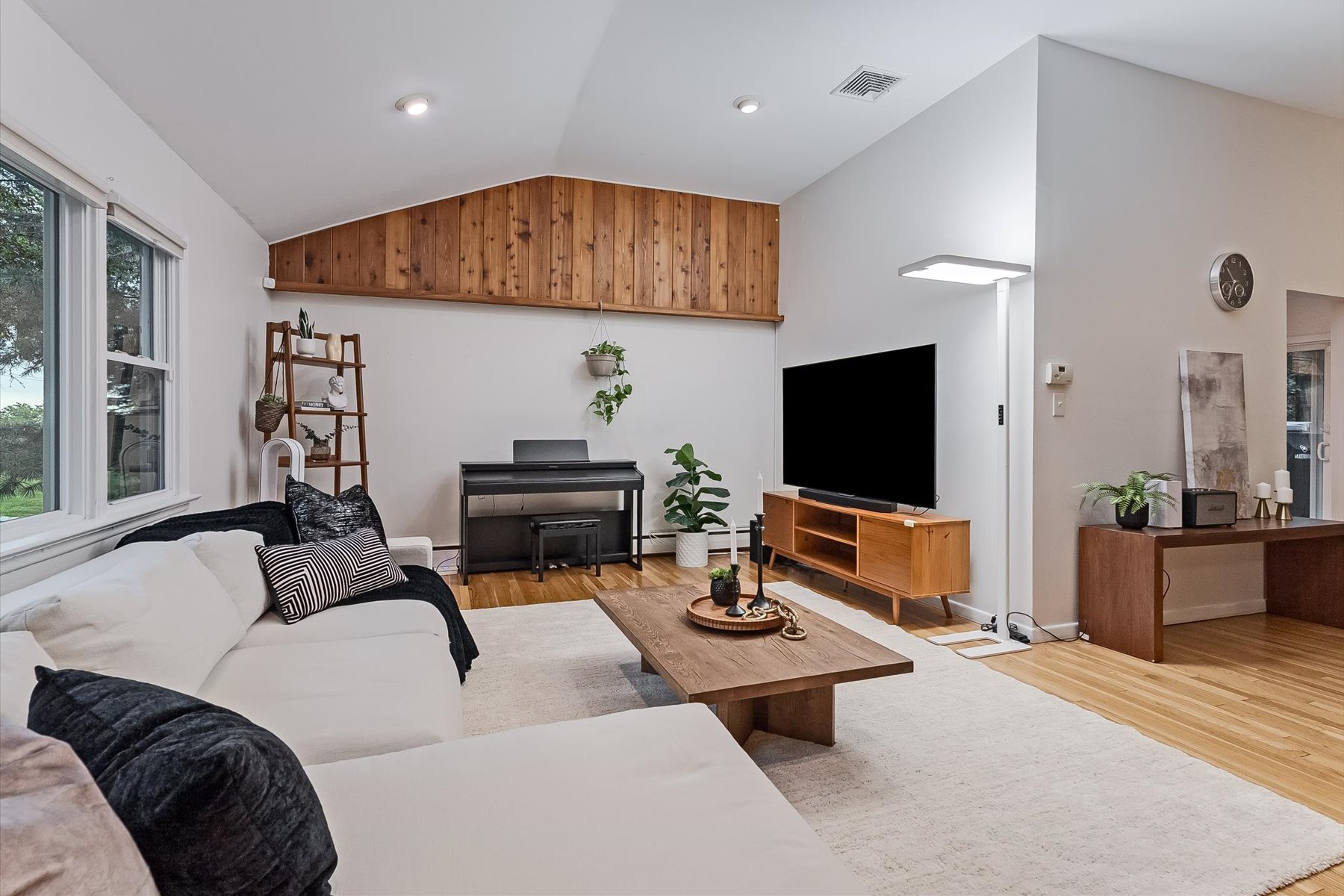  Modern Comforts - Inviting Living Spaces - Prime Location - 物件實景