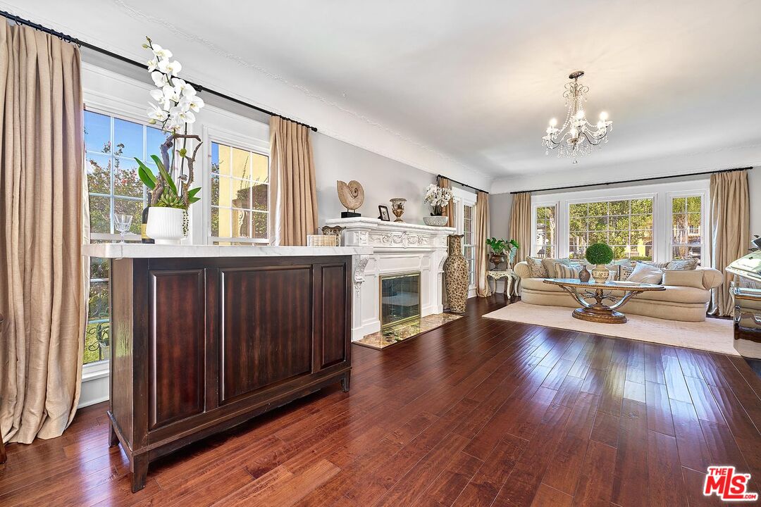 Los Angeles, California, 90005, United States, 5 Bedrooms Bedrooms, ,6 BathroomsBathrooms,Residential,For Sale,1907226