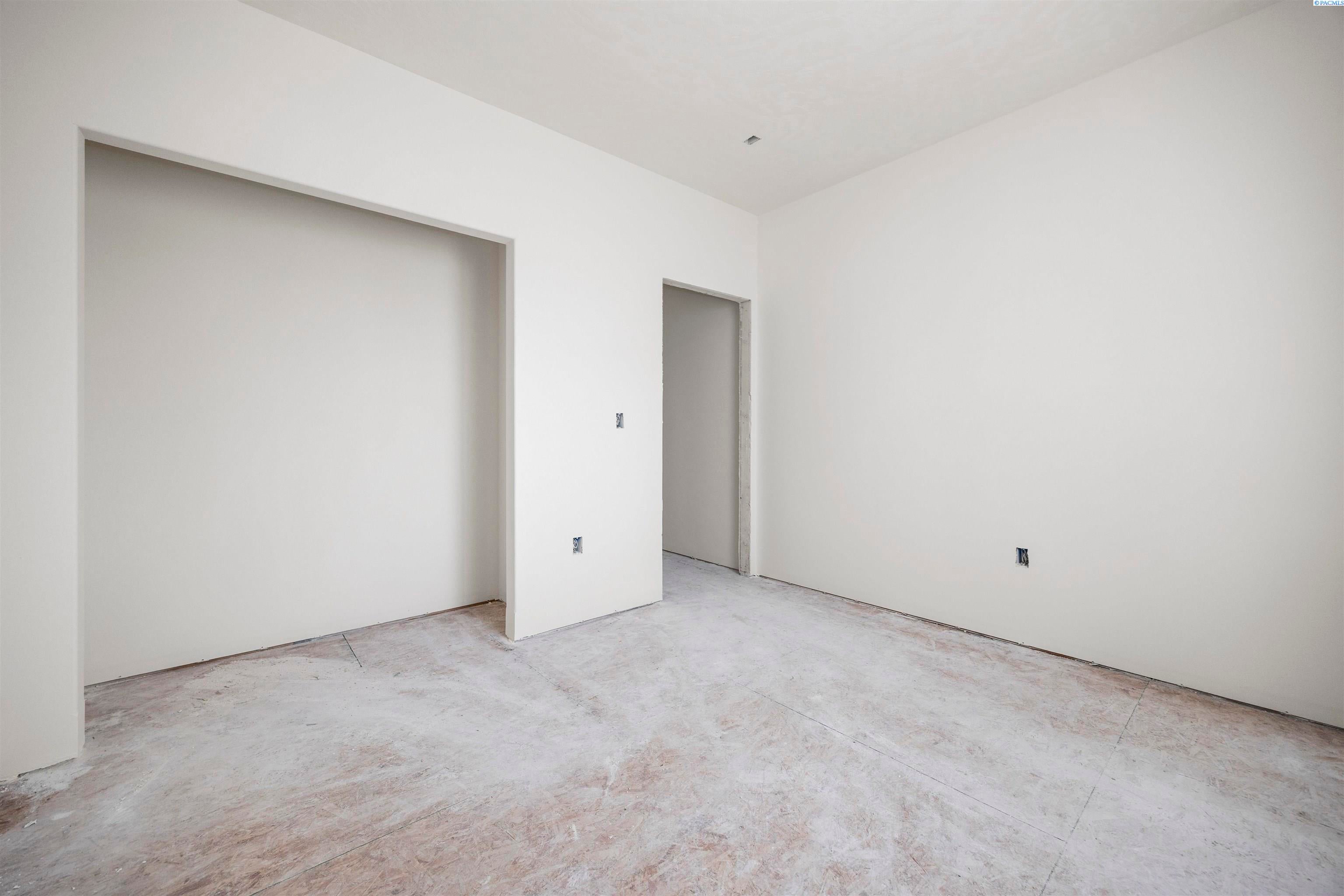 Kennewick, Washington, 99337, United States, 4 Bedrooms Bedrooms, ,1 BathroomBathrooms,Residential,For Sale,1980890