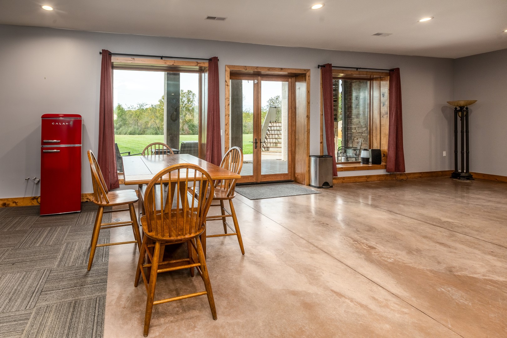 Carbondale, Illinois, 62902, United States, 3 Bedrooms Bedrooms, ,8 BathroomsBathrooms,Residential,For Sale,1986074