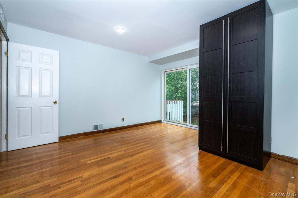 Bronx, New York, 10464, United States, 2 Bedrooms Bedrooms, ,2 BathroomsBathrooms,Residential,For Sale,1981107