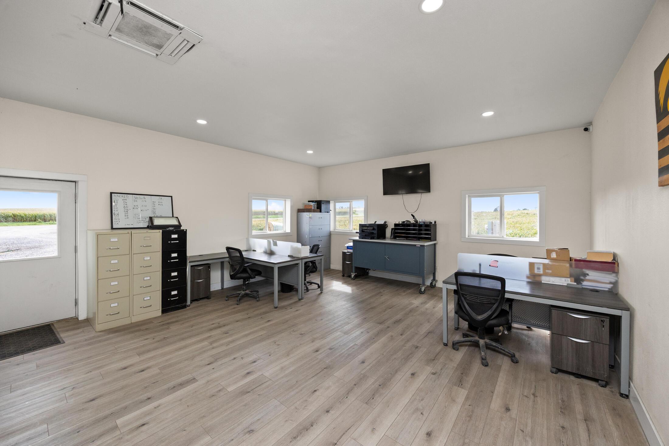 Madrid, Iowa, 50156, United States, 6 Bedrooms Bedrooms, ,5 BathroomsBathrooms,Residential,For Sale,2005083