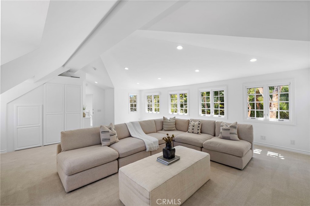 Laguna Hills, California, 92653, United States, 7 Bedrooms Bedrooms, ,5 BathroomsBathrooms,Residential,For Sale,1941687