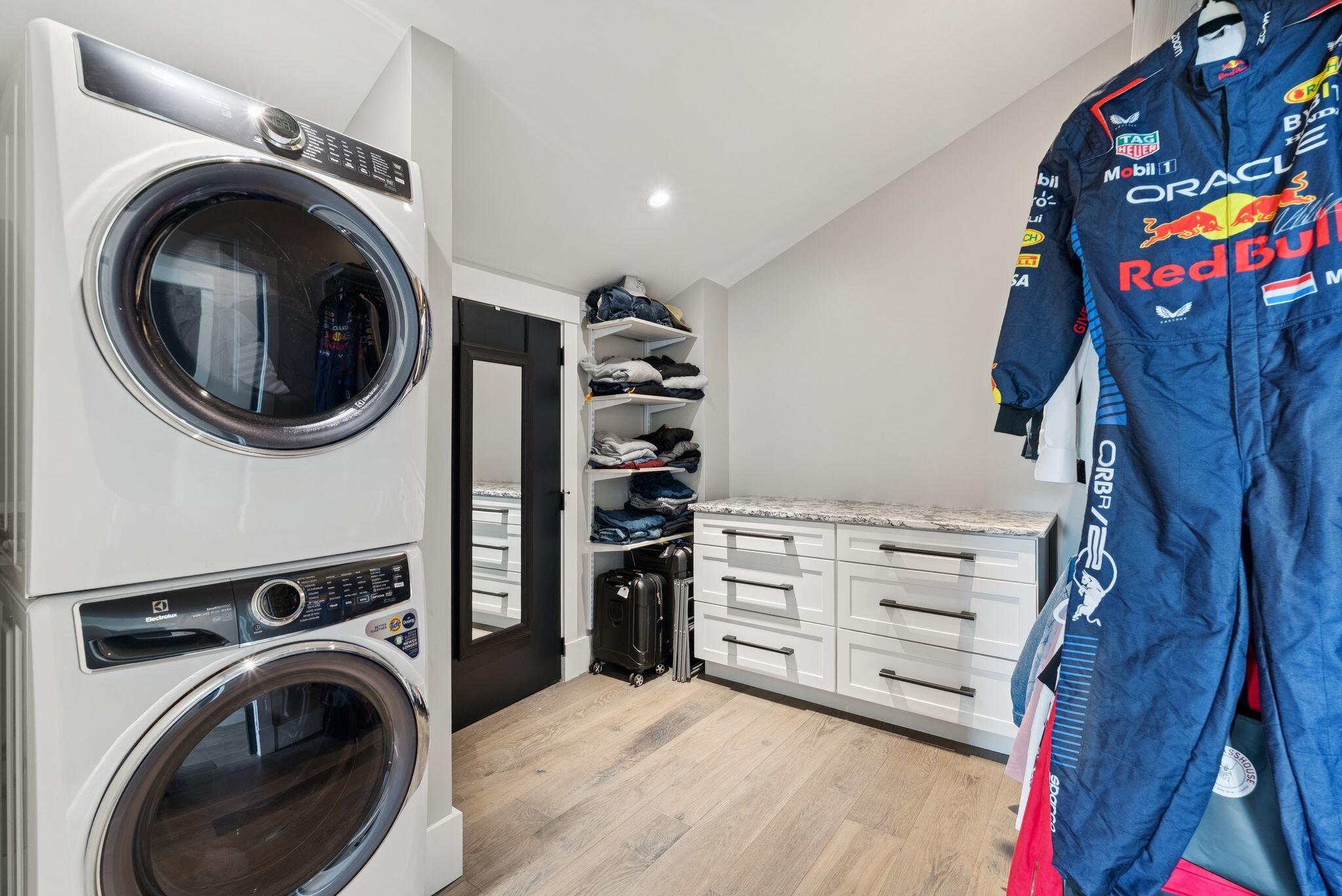 Falmouth, Maine, 04105, United States, 3 Bedrooms Bedrooms, ,4 BathroomsBathrooms,Residential,For Sale,1975511