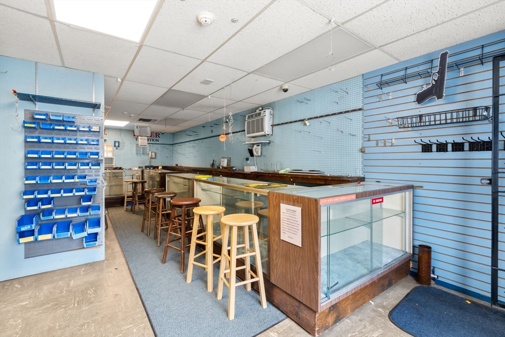 Waltham, Massachusetts, 02453, United States, 2 Bedrooms Bedrooms, ,4 BathroomsBathrooms,Residential,For Sale,1916718