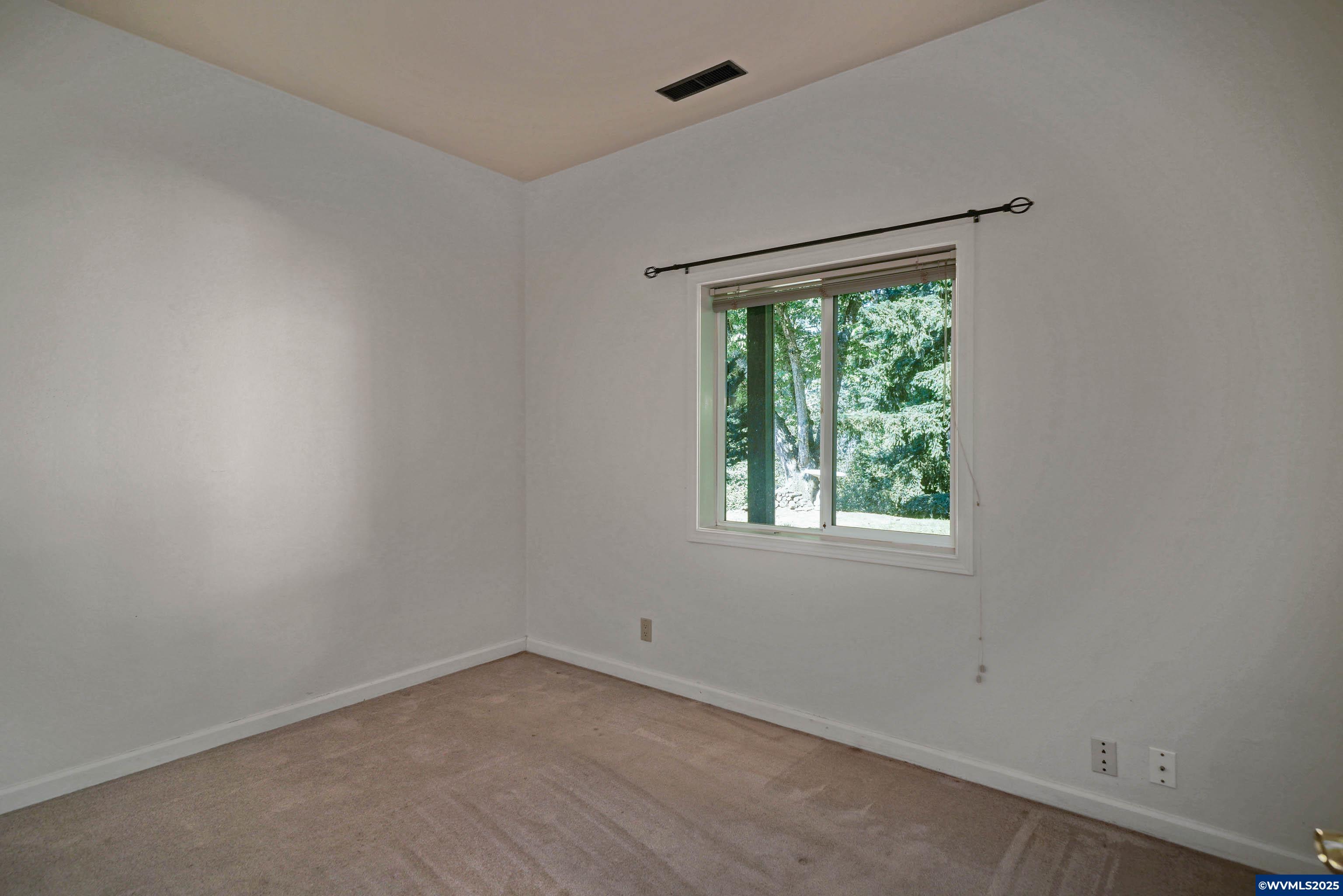 Salem, Oregon, 97304, United States, 3 Bedrooms Bedrooms, ,3 BathroomsBathrooms,Residential,For Sale,1826833