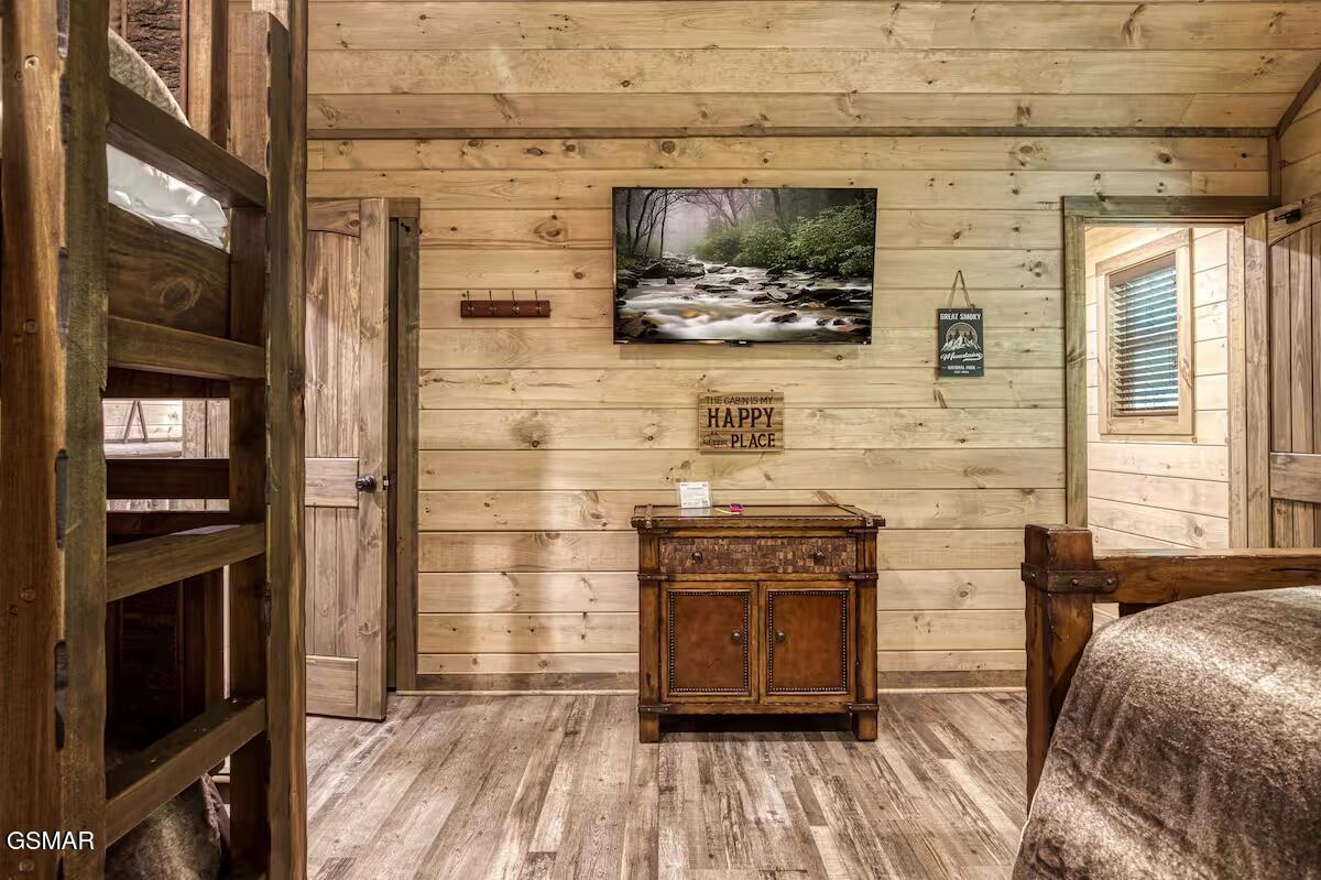 Sevierville, Tennessee, 37862, United States, 5 Bedrooms Bedrooms, ,5 BathroomsBathrooms,Residential,For Sale,2008857