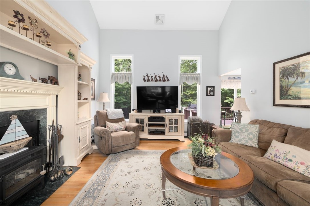 Richmond, Rhode Island, 02892, United States, 3 Bedrooms Bedrooms, ,4 BathroomsBathrooms,Residential,For Sale,1927379
