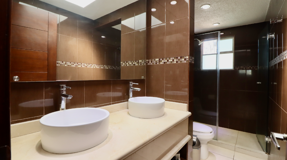 Morelia, Michoacán de Ocampo, 58350, Mexico, 3 Bedrooms Bedrooms, ,2 BathroomsBathrooms,Residential,For Sale,1994490