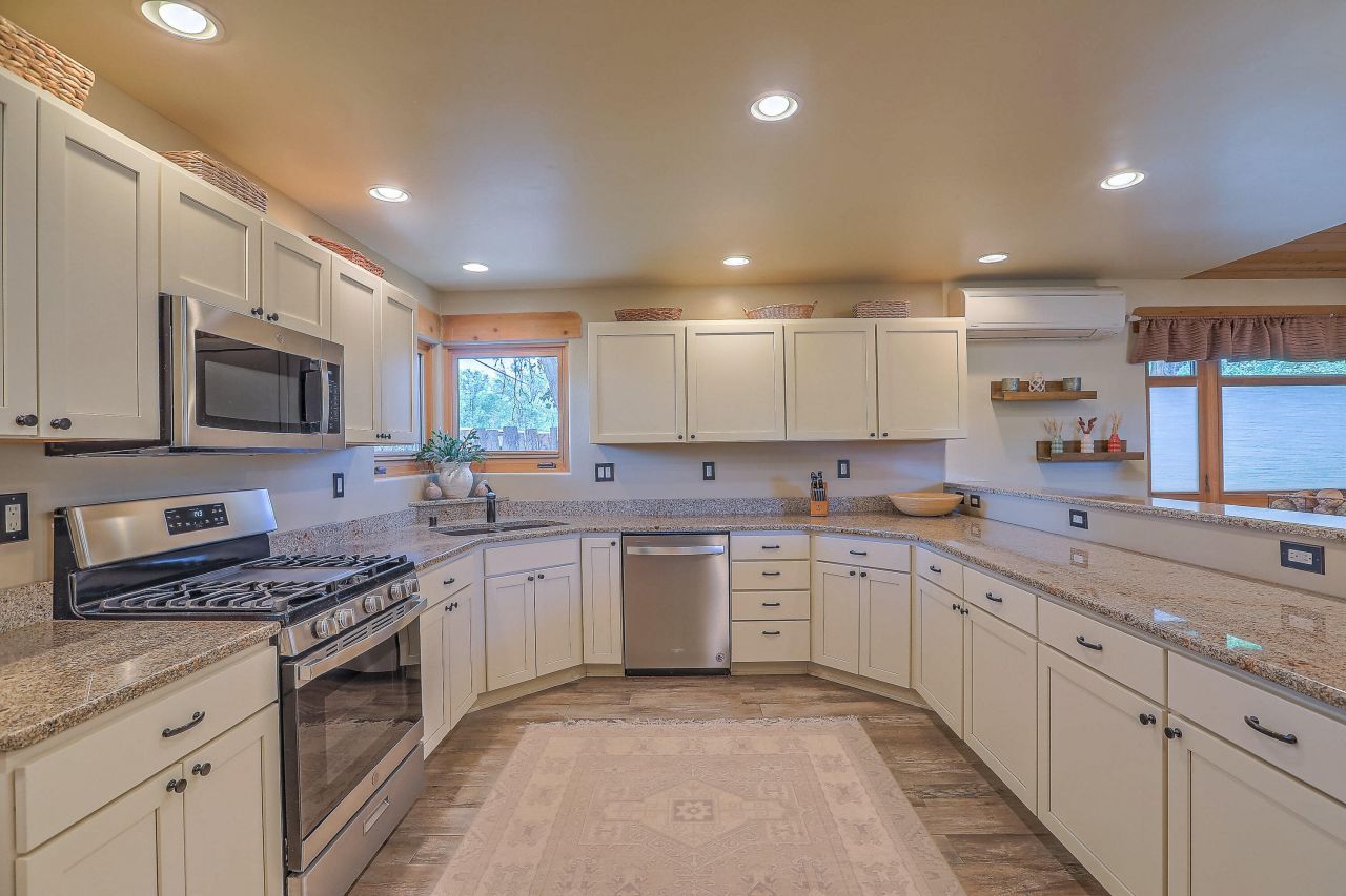 Corrales, New Mexico, 87048, United States, 2 Bedrooms Bedrooms, ,3 BathroomsBathrooms,Residential,For Sale,1838092