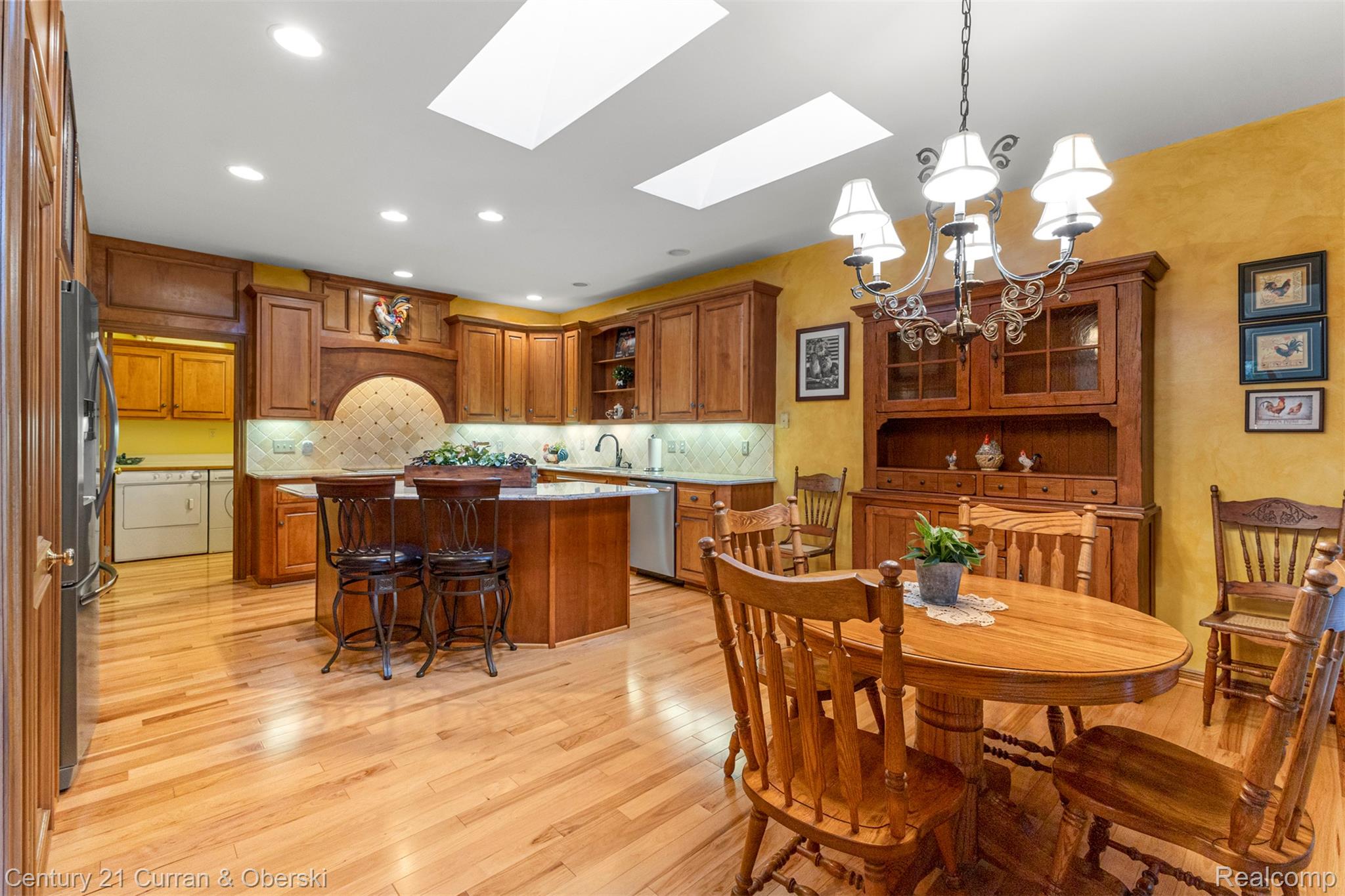 Shelby Charter Township, Michigan, 48316, United States, 2 Bedrooms Bedrooms, ,4 BathroomsBathrooms,Residential,For Sale,1977088