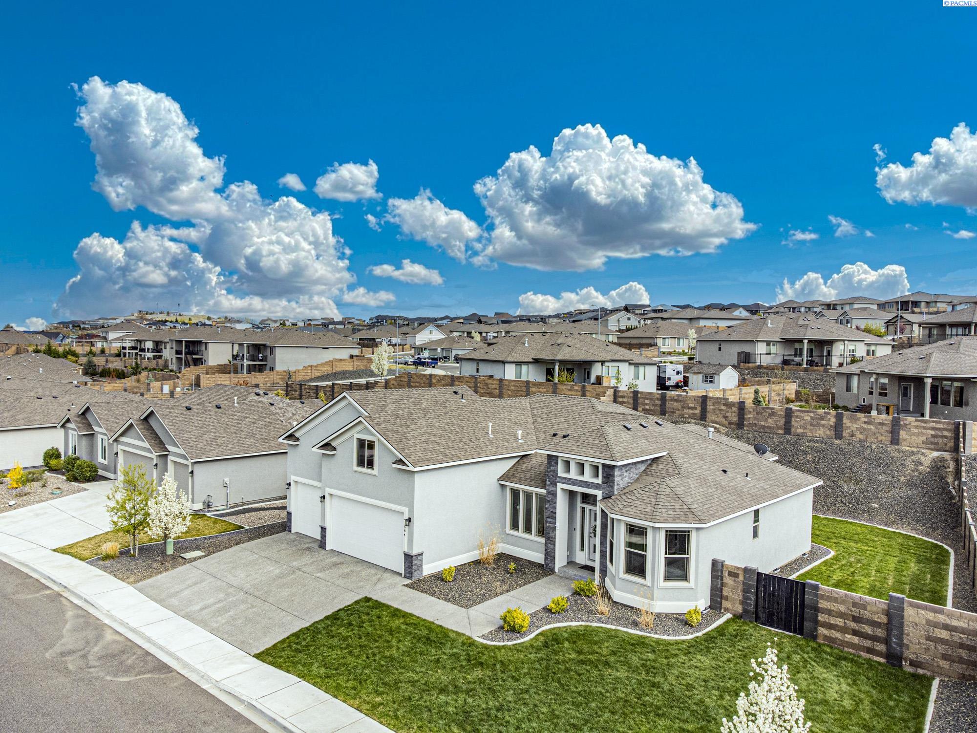 West Richland, Washington, 99353, United States, 5 Bedrooms Bedrooms, ,2 BathroomsBathrooms,Residential,For Sale,1873826