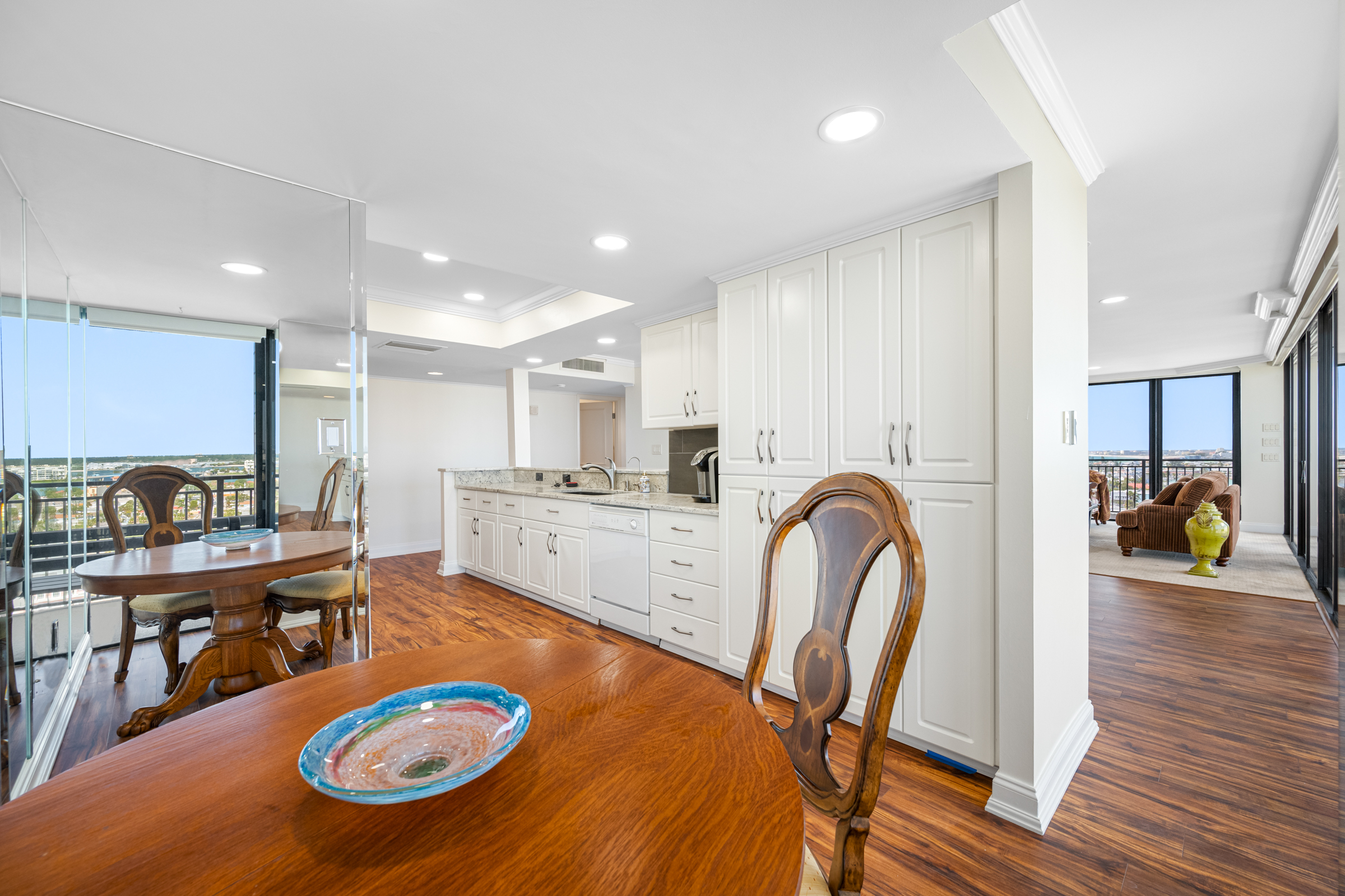 Treasure Island, Florida, 33706, United States, 2 Bedrooms Bedrooms, ,2 BathroomsBathrooms,Residential,For Sale,1998023