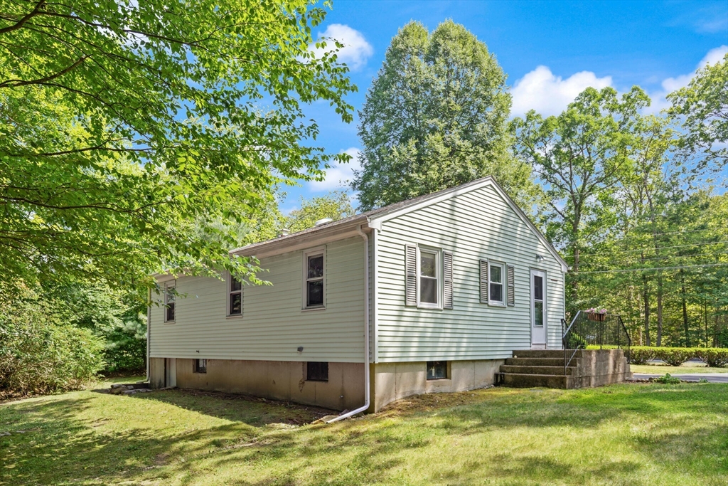 Easton, Massachusetts, 02356, United States, 3 Bedrooms Bedrooms, ,1 BathroomBathrooms,Residential,For Sale,1895599