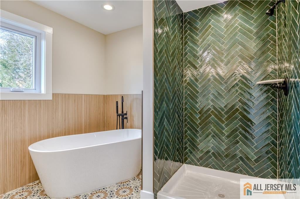 South River, New Jersey, 08882, United States, 5 Bedrooms Bedrooms, ,4 BathroomsBathrooms,Residential,For Sale,1995438