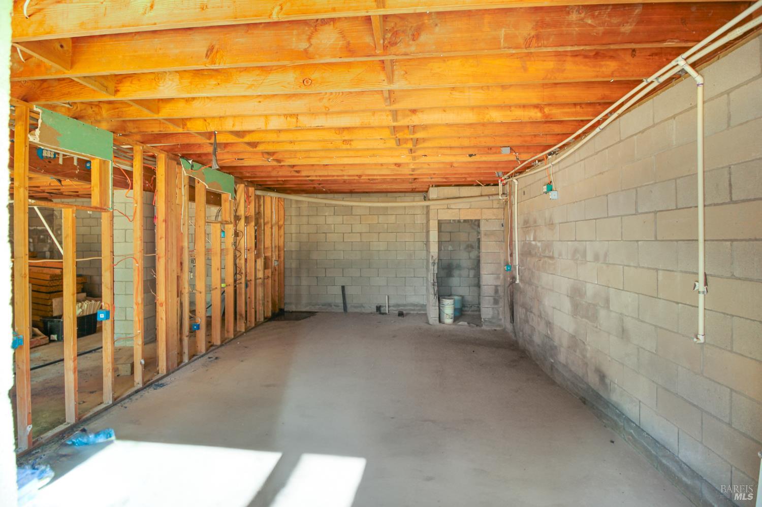 Willits, California, 95490, United States, 8 Bedrooms Bedrooms, ,4 BathroomsBathrooms,Residential,For Sale,1900763