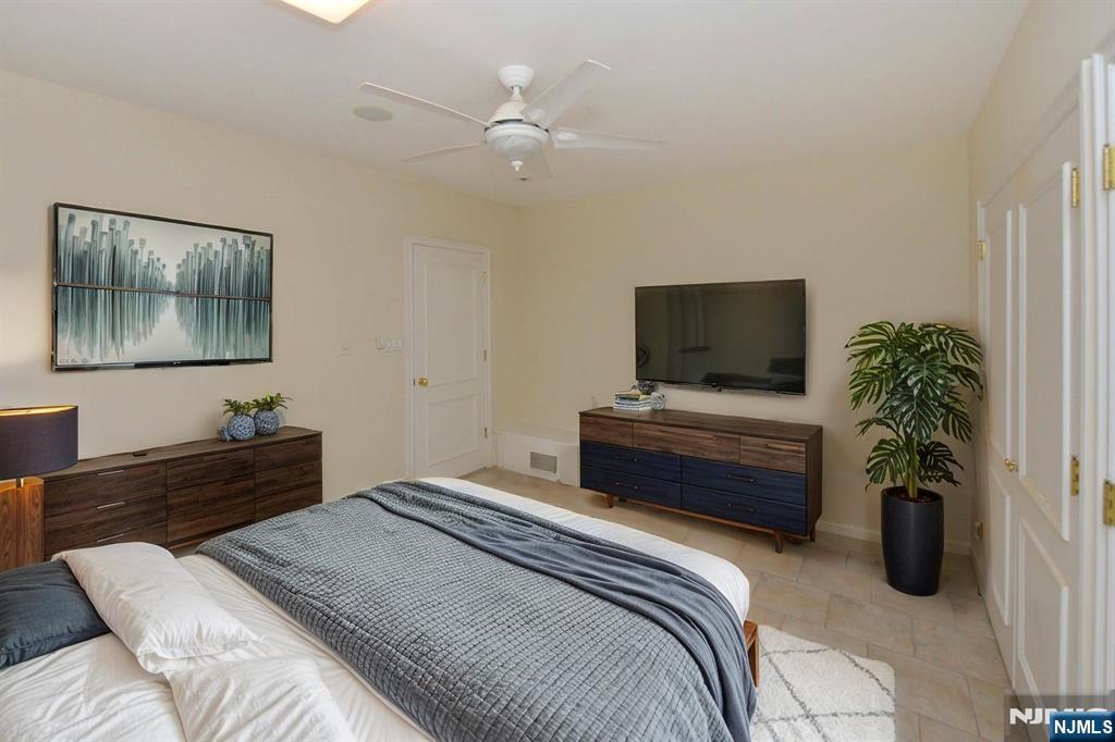 Fort Lee, New Jersey, 07024, United States, 5 Bedrooms Bedrooms, ,5 BathroomsBathrooms,Residential,For Sale,1942232