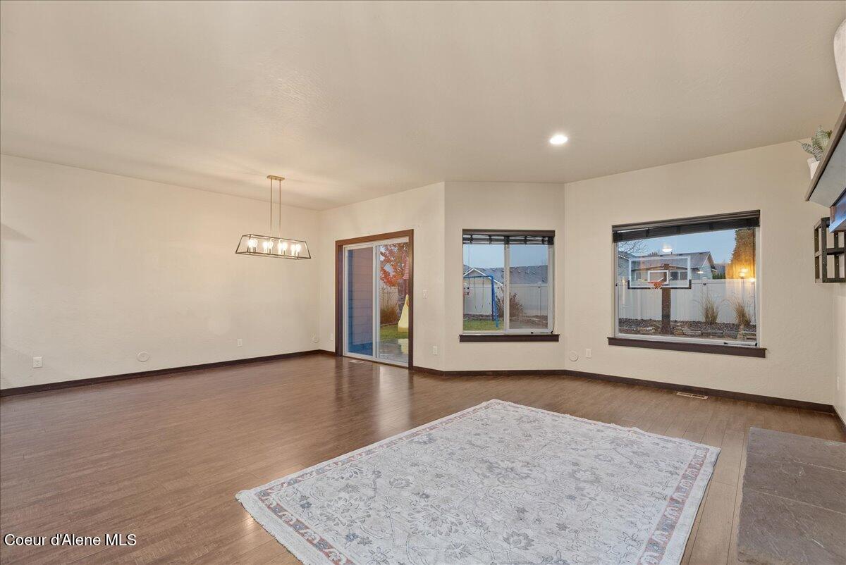 Coeur D'alene, Idaho, 83815, United States, 4 Bedrooms Bedrooms, ,2 BathroomsBathrooms,Residential,For Sale,1989025