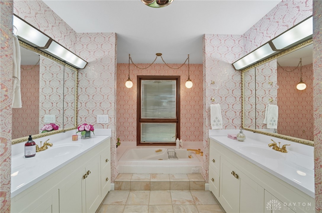 Brookville, Ohio, 45309, United States, 3 Bedrooms Bedrooms, ,4 BathroomsBathrooms,Residential,For Sale,1995742