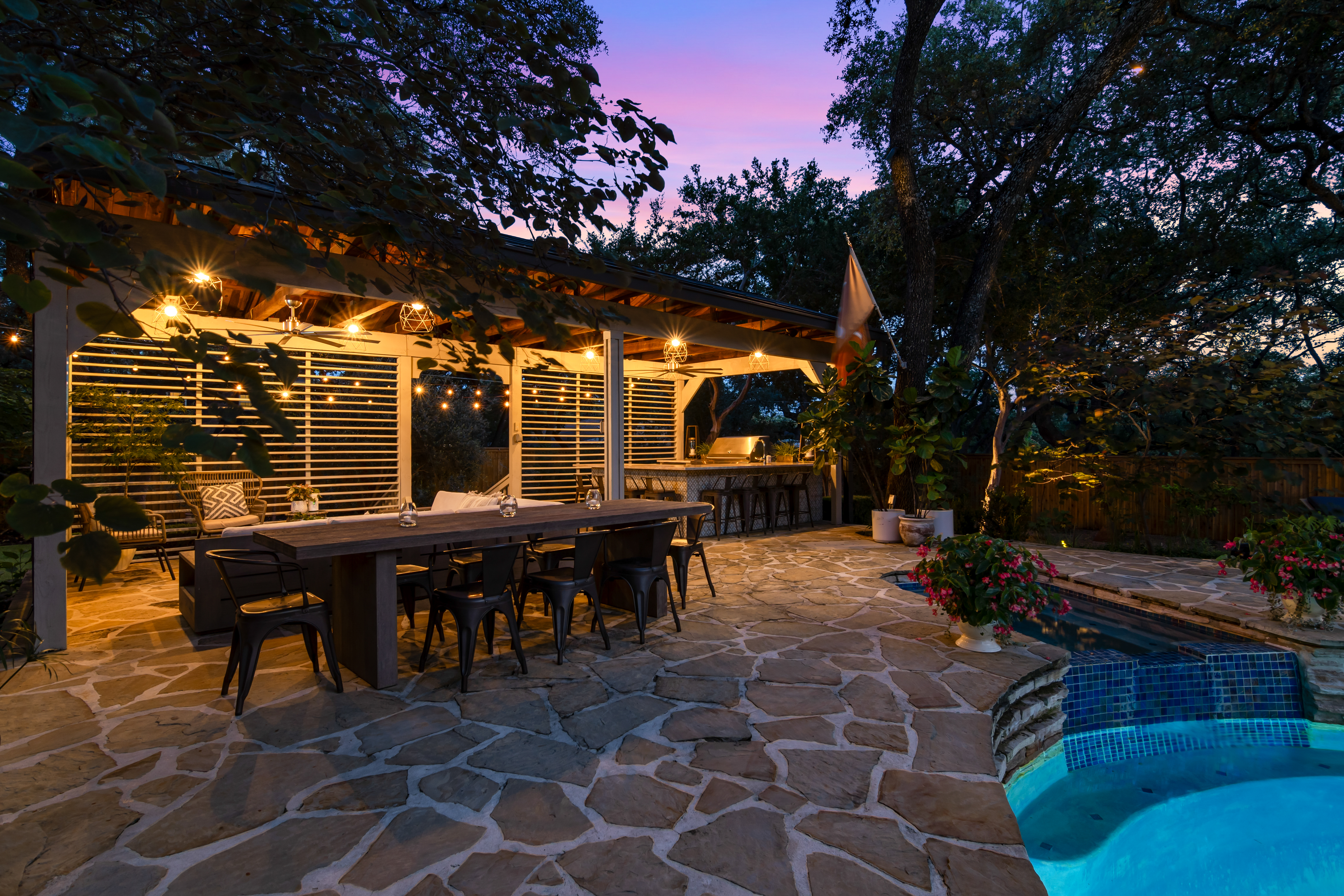  Private Oak-Shaded Estate in Castle Hills - 物件實景
