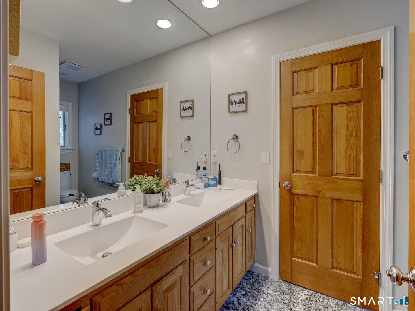 Wethersfield, Connecticut, 06109, United States, 3 Bedrooms Bedrooms, ,4 BathroomsBathrooms,Residential,For Sale,2048104