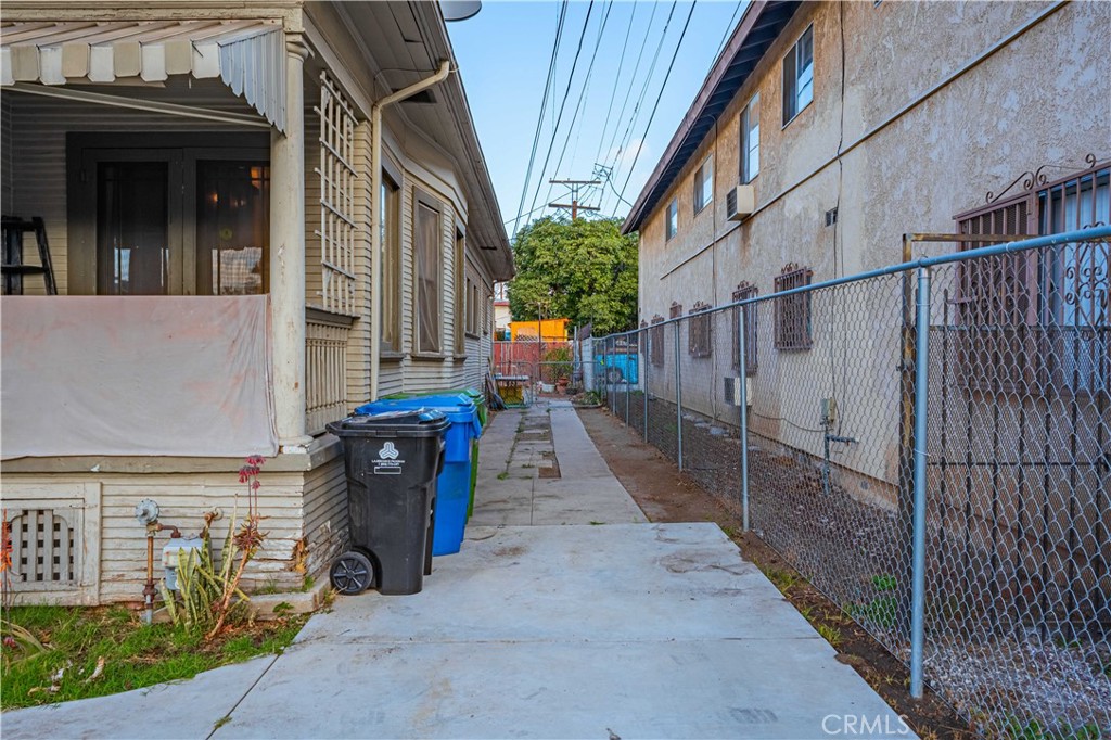 Los Angeles, California, 90031, United States, 4 Bedrooms Bedrooms, ,2 BathroomsBathrooms,Residential,For Sale,1794172