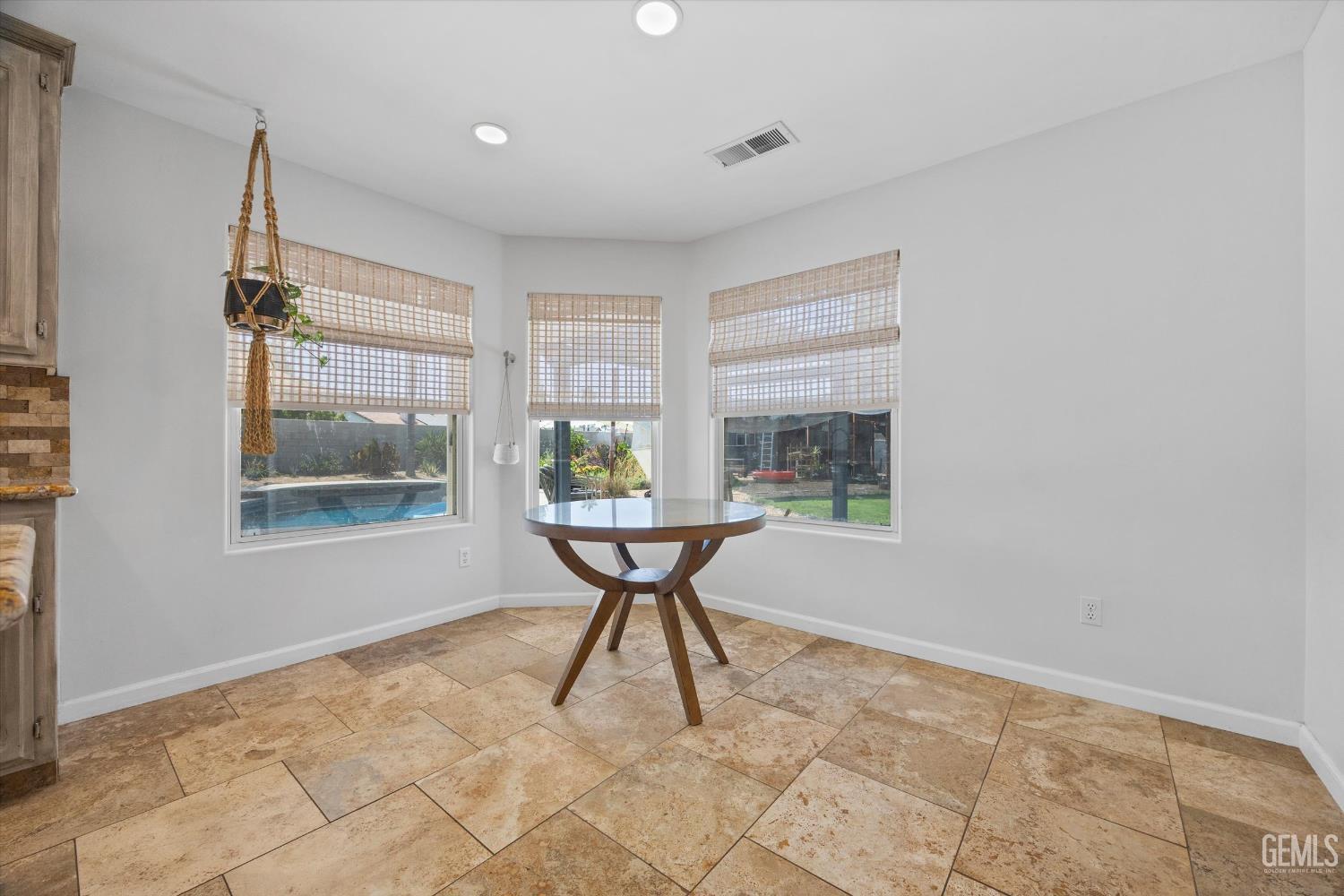 Bakersfield, California, 93312, United States, 4 Bedrooms Bedrooms, ,3 BathroomsBathrooms,Residential,For Sale,1903445