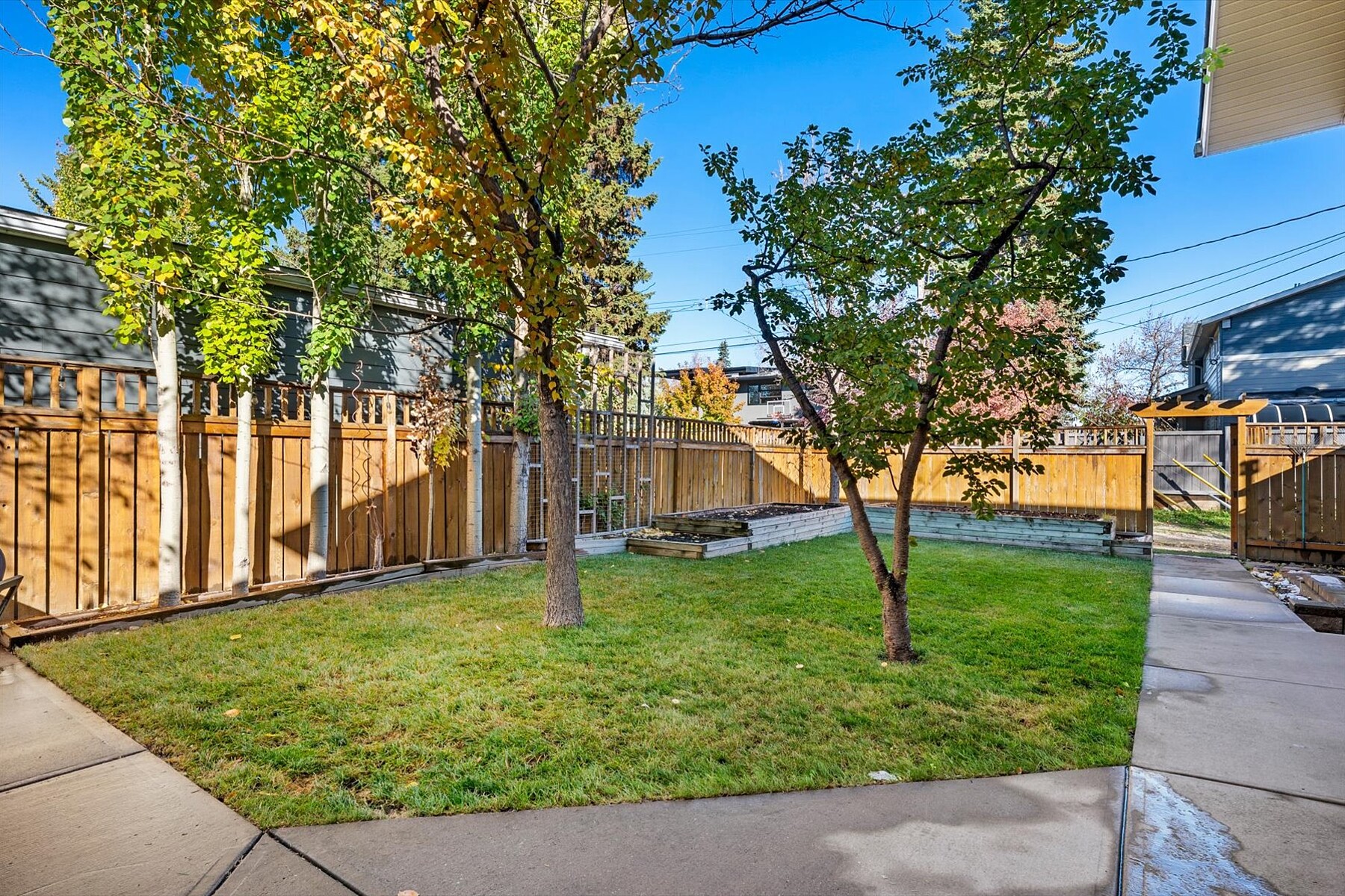  6526 Laurentian Way SW - 物件實景