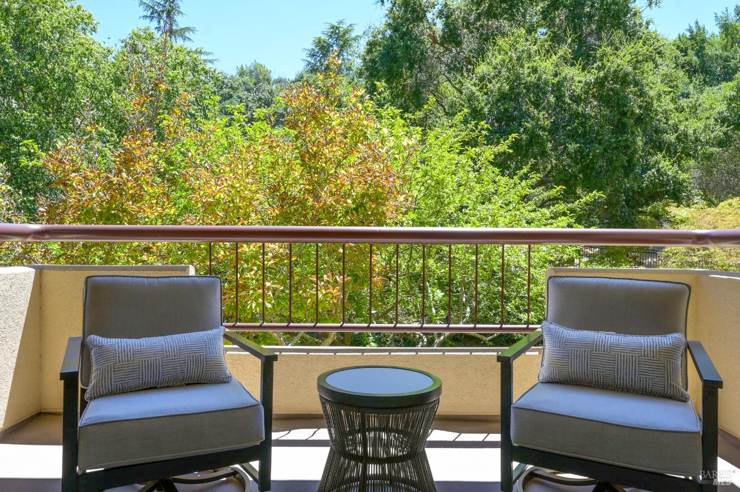 San Rafael, California, 94903, United States, 1 Bedroom Bedrooms, ,2 BathroomsBathrooms,Residential,For Sale,1896555
