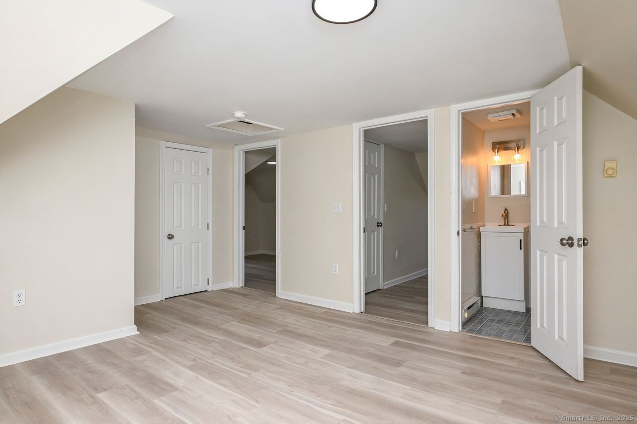 Wallingford, Connecticut, 06492, United States, 6 Bedrooms Bedrooms, ,4 BathroomsBathrooms,Residential,For Sale,1989730