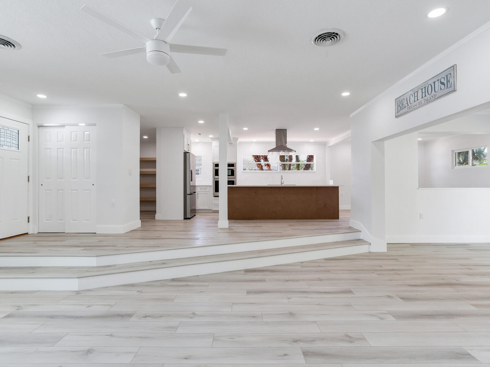 Treasure Island, Florida, 33706, United States, 3 Bedrooms Bedrooms, ,2 BathroomsBathrooms,Residential,For Sale,1981949