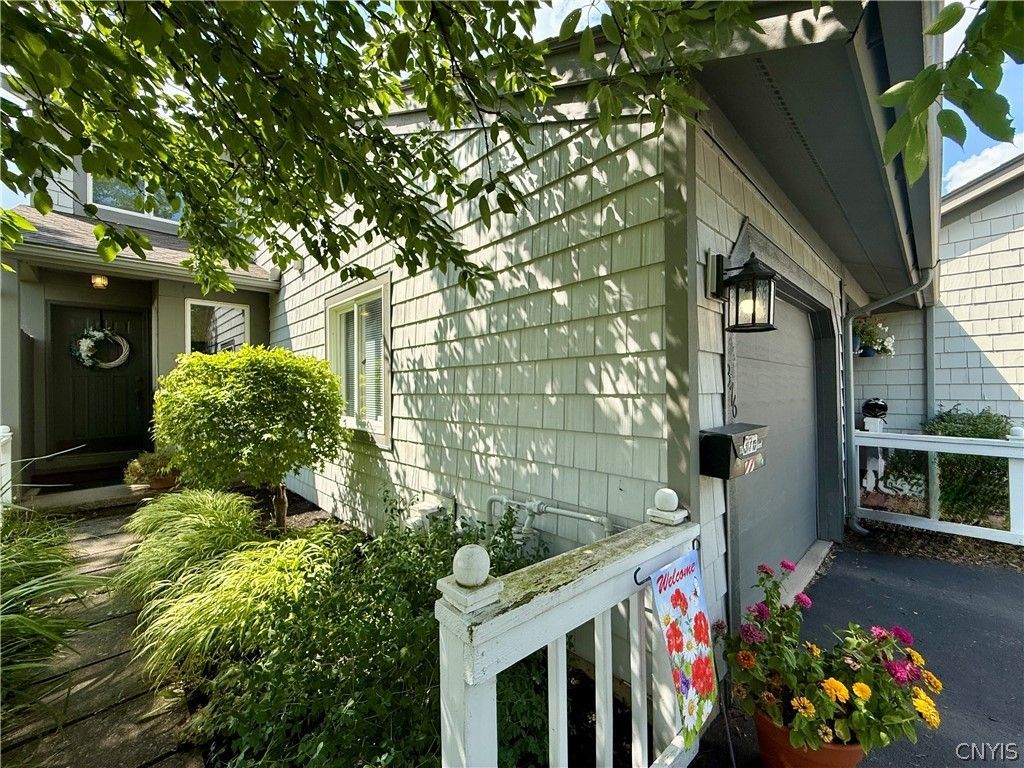 Summerhaven Dr, East Syracuse, NY 13057