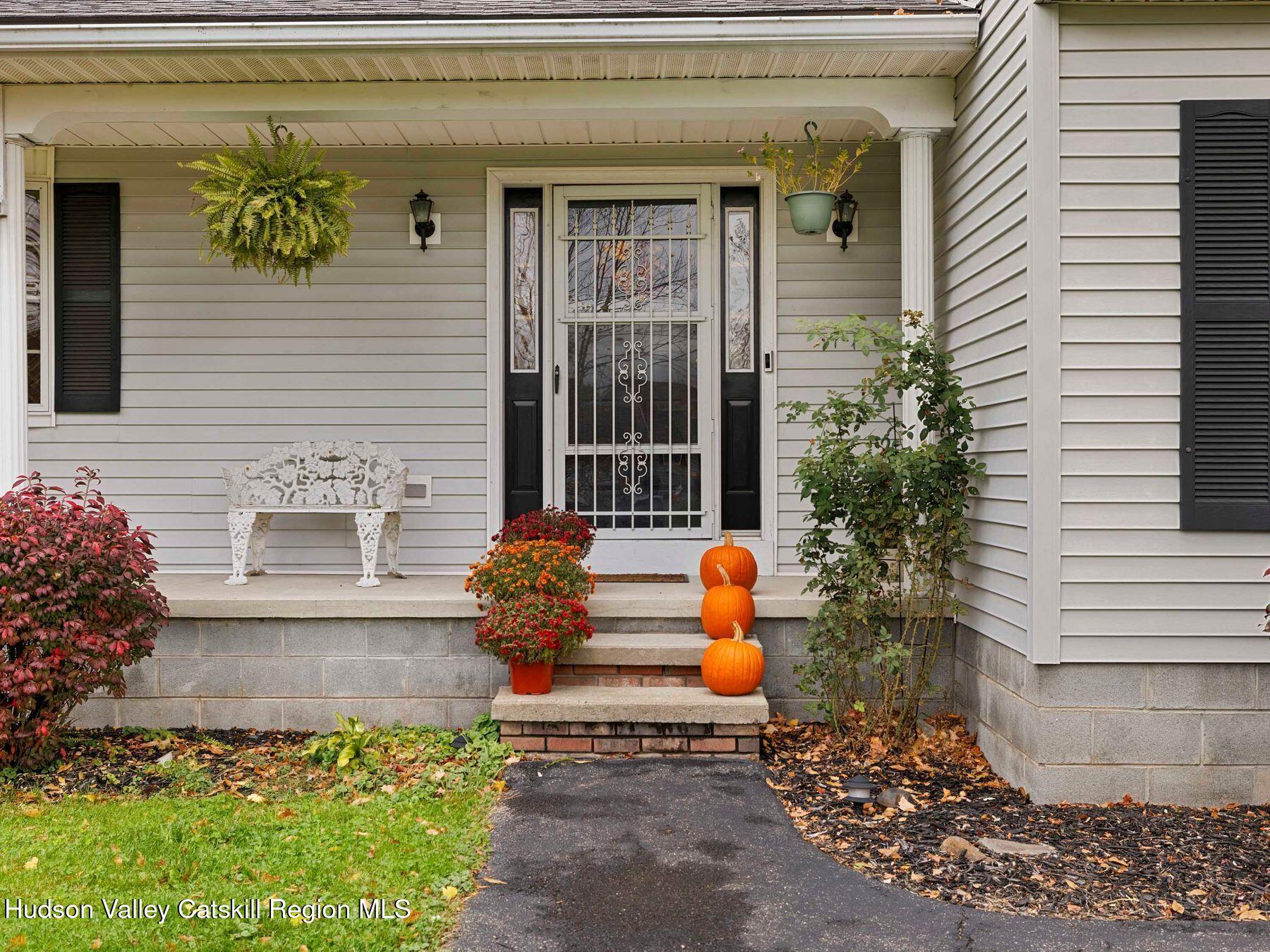 Lake Katrine, New York, 12449, United States, 4 Bedrooms Bedrooms, ,3 BathroomsBathrooms,Residential,For Sale,1987709