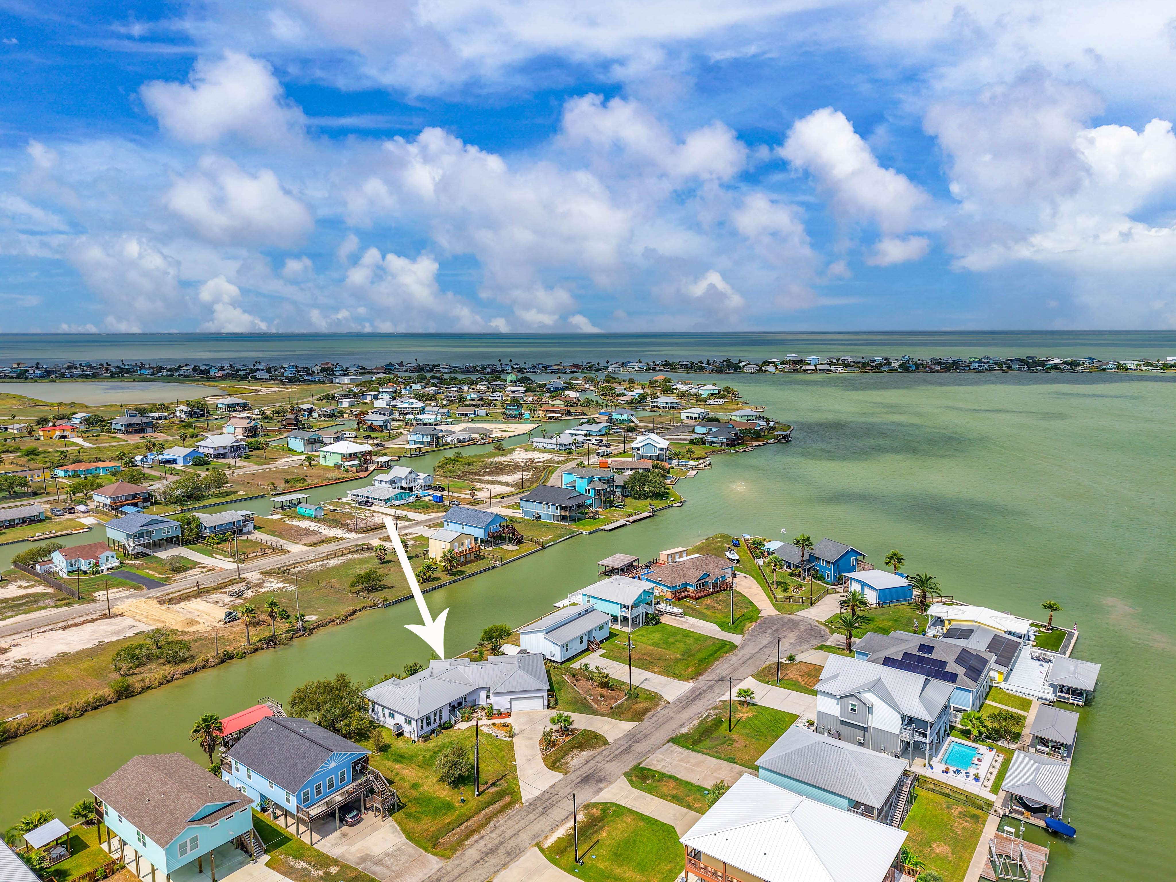  Beautiful Coastal Home on Oversized Lot - 物件實景