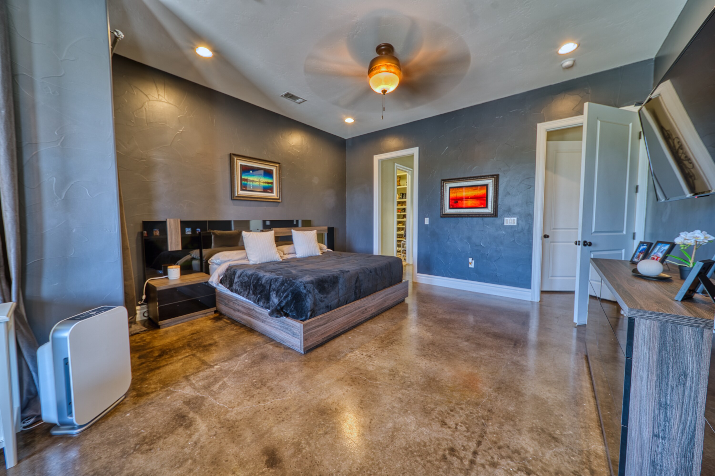 Carlsbad, New Mexico, 88220, United States, 5 Bedrooms Bedrooms, ,4 BathroomsBathrooms,Residential,For Sale,1974334