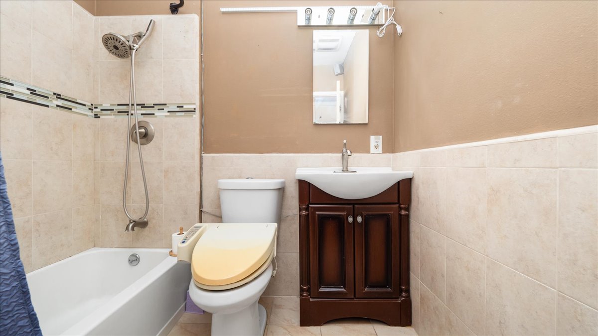 Gardena, California, 90249, United States, 3 Bedrooms Bedrooms, ,3 BathroomsBathrooms,Residential,For Sale,1937930