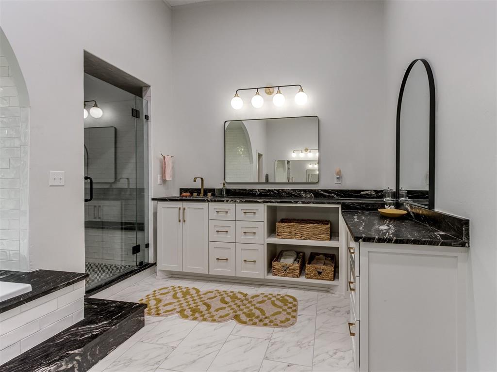 Oklahoma City, Oklahoma, 73131, United States, 4 Bedrooms Bedrooms, ,5 BathroomsBathrooms,Residential,For Sale,1919508