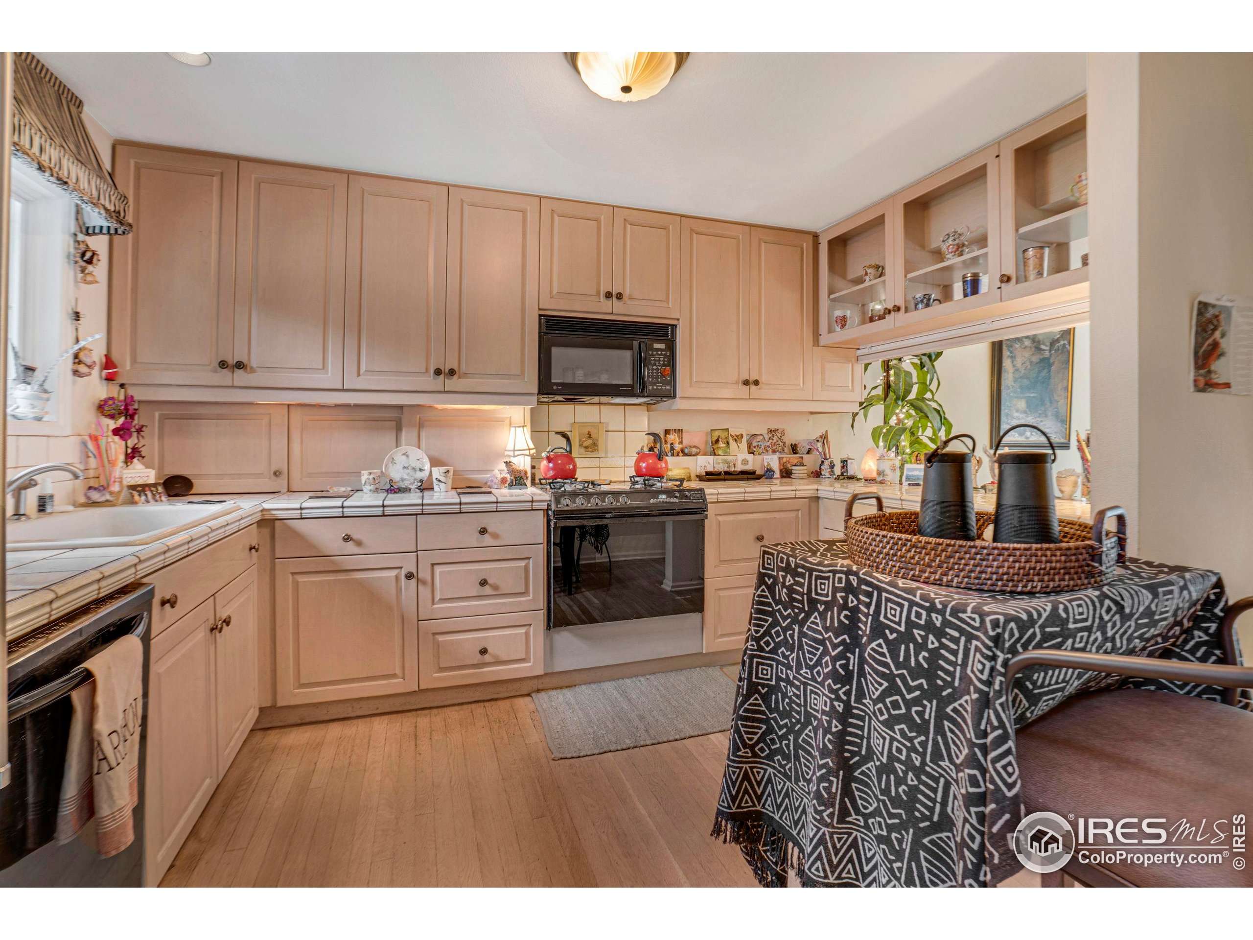 Boulder, Colorado, 80301, United States, 2 Bedrooms Bedrooms, ,2 BathroomsBathrooms,Residential,For Sale,1942273
