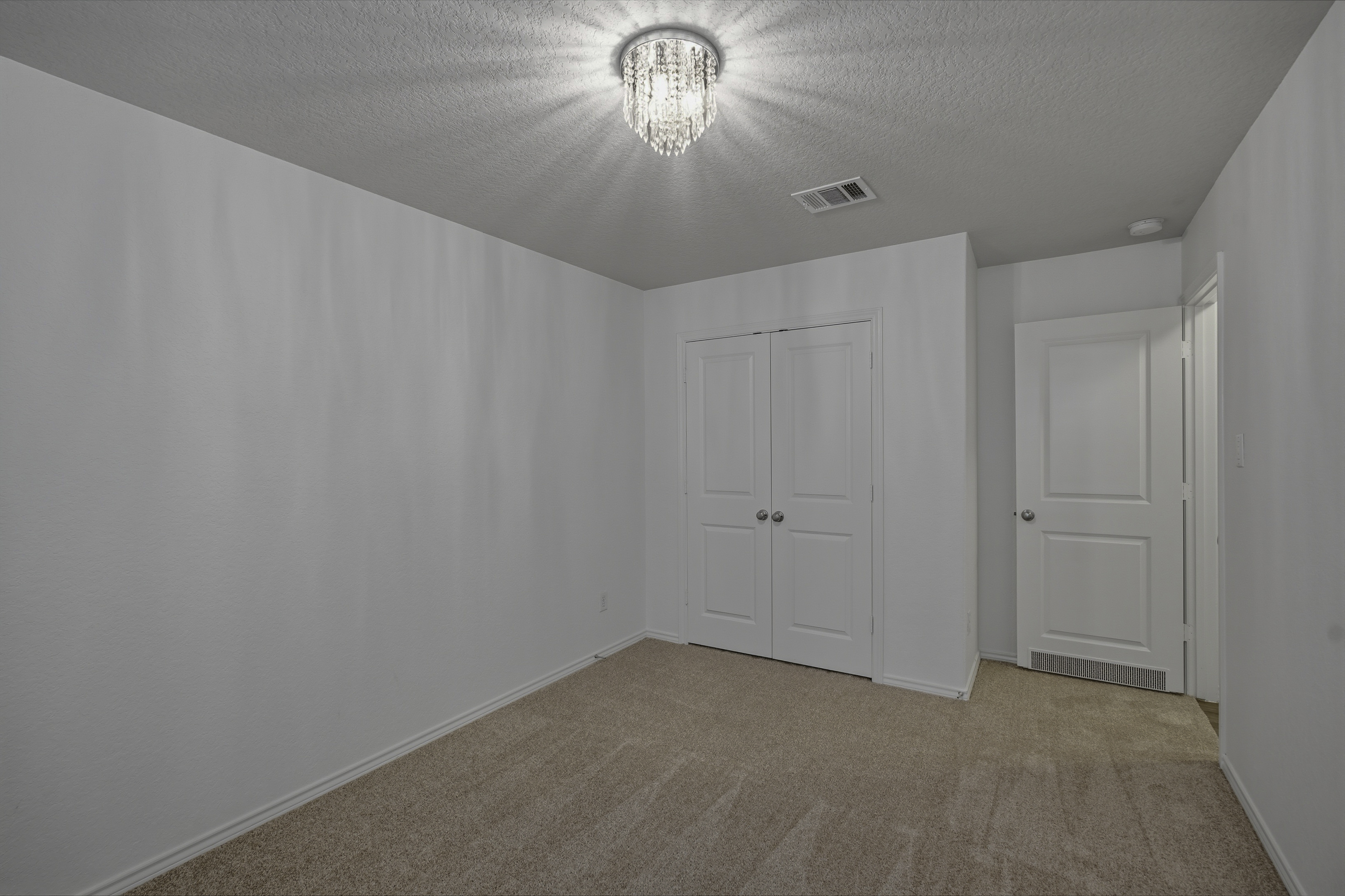  Beautifully Updated With Open Concept - 物件實景
