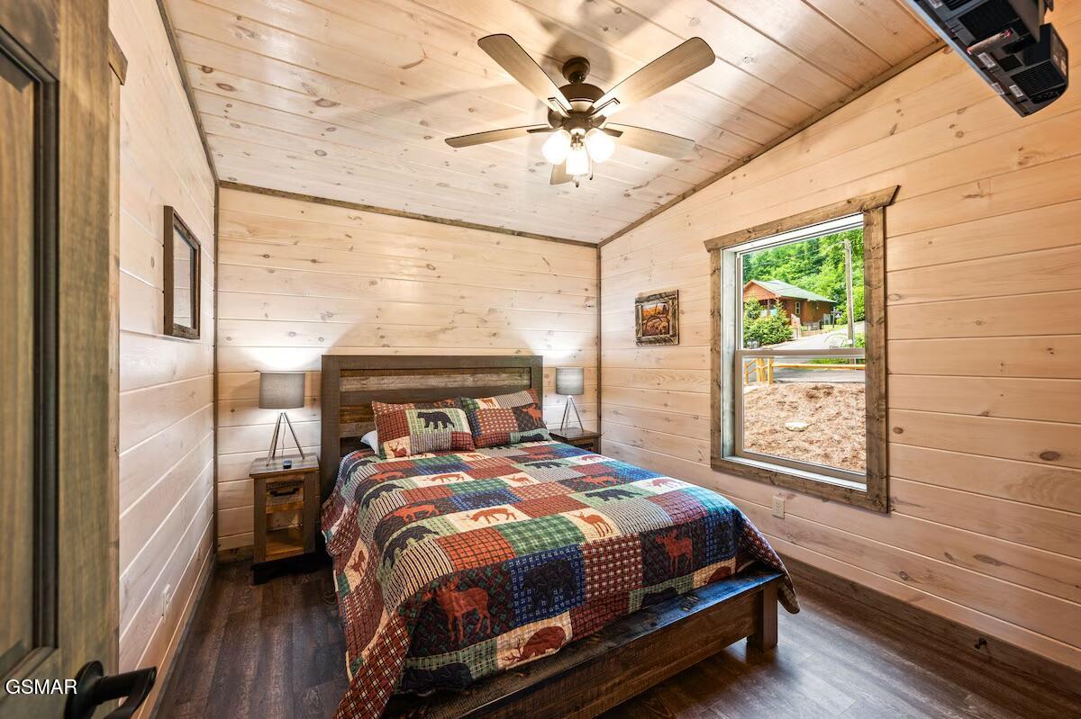 Gatlinburg, Tennessee, 37738, United States, 4 Bedrooms Bedrooms, ,5 BathroomsBathrooms,Residential,For Sale,2048286