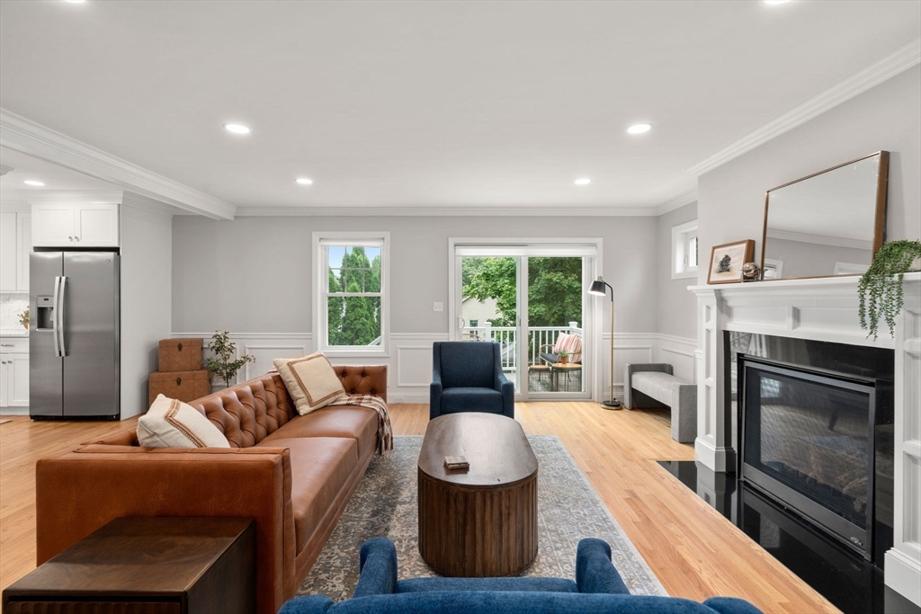 Waltham, Massachusetts, 02453, United States, 4 Bedrooms Bedrooms, ,5 BathroomsBathrooms,Residential,For Sale,1927253