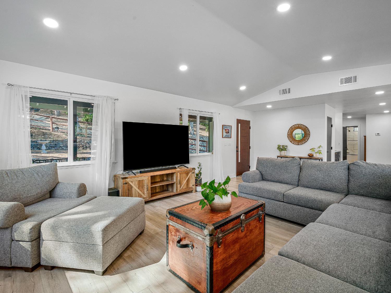 Shingle Springs, California, 95682, United States, 4 Bedrooms Bedrooms, ,3 BathroomsBathrooms,Residential,For Sale,1982328